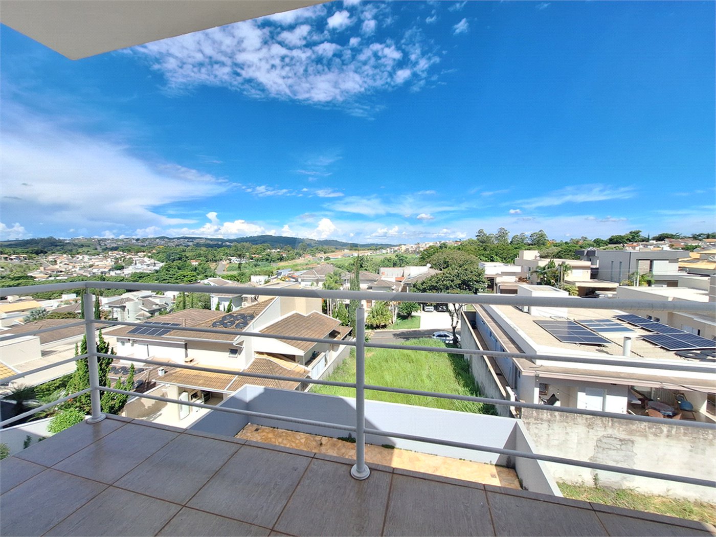 Casa à venda com 4 suítes no condomínio Terras de São Francisco, Vinhedo - SP