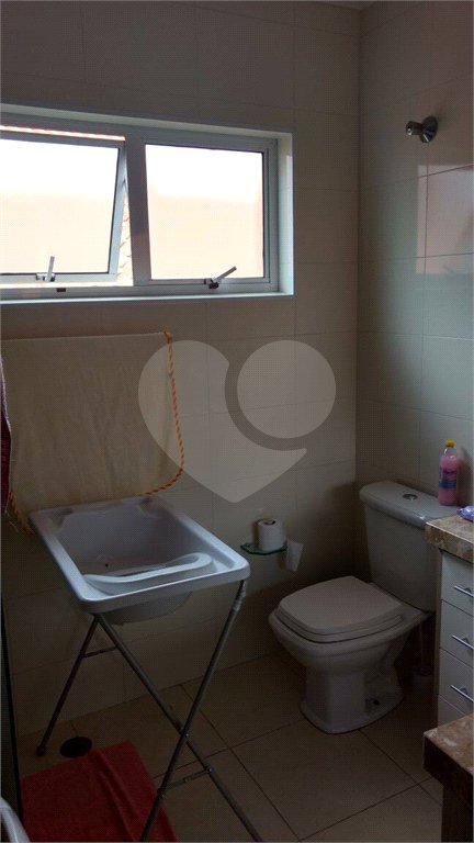 Sobrado à venda com 3 quartos no Centro, Poá, SP