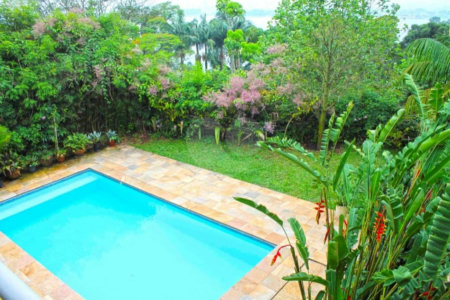 Casa à venda com 3 quartos, sendo 1 suíte, em Guarapiranga, São Paulo, SP