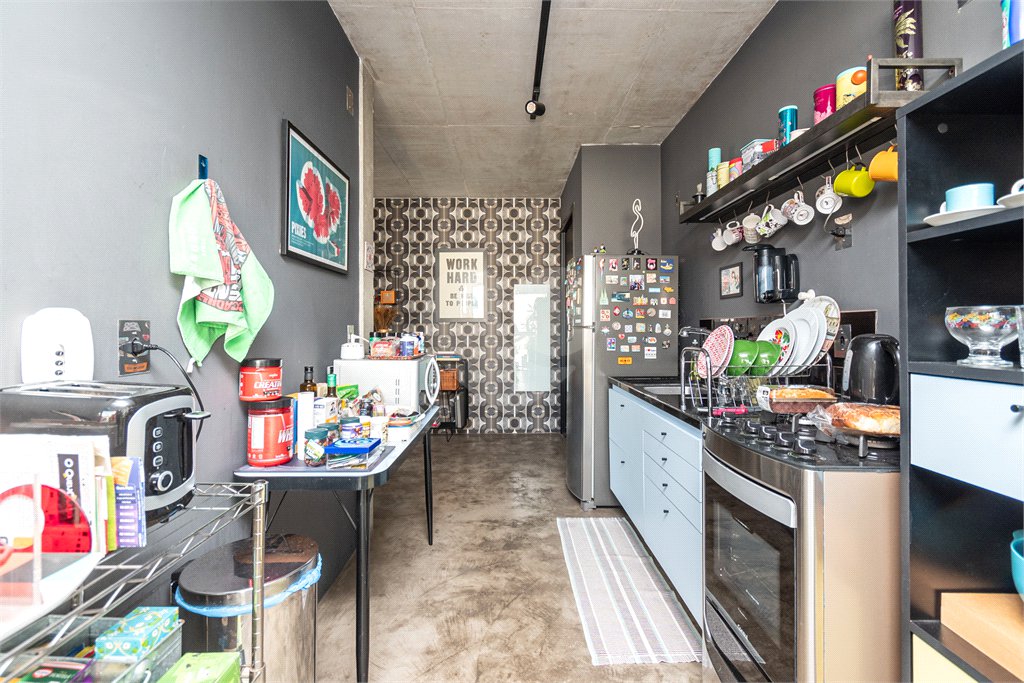 Apartamento reformado e bem localizado na Consolação.
