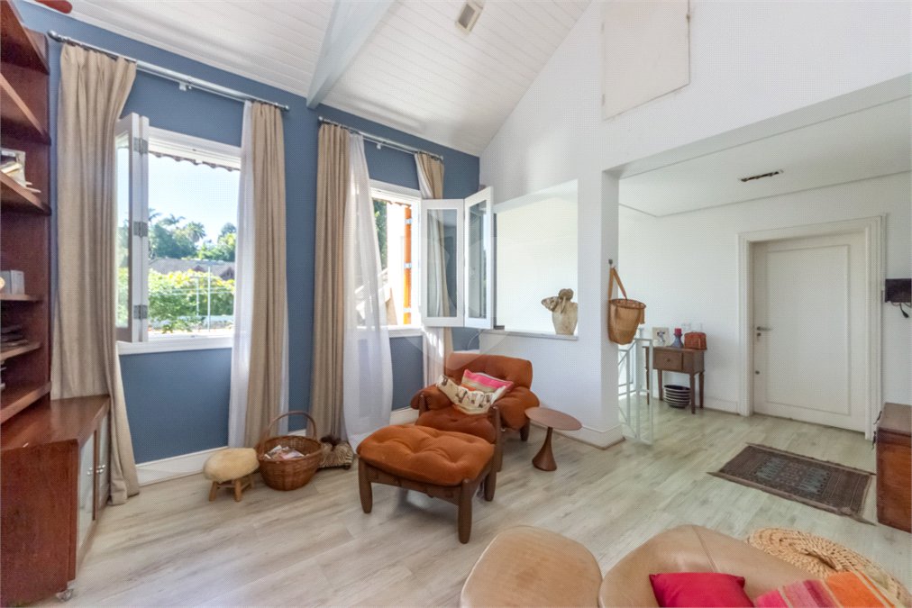 Casa de Vila à venda com 4 quartos, sendo 2 suítes, em Alto da Boa Vista, São Paulo, SP