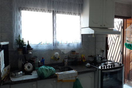 Sobrado à venda com 3 quartos, sendo 1 suíte,  em Jardim Oriental, São Paulo, SP