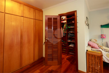 Sobrado à venda com 4 quartos, sendo 2 suítes, em Chácara Monte Alegre, São Paulo, SP