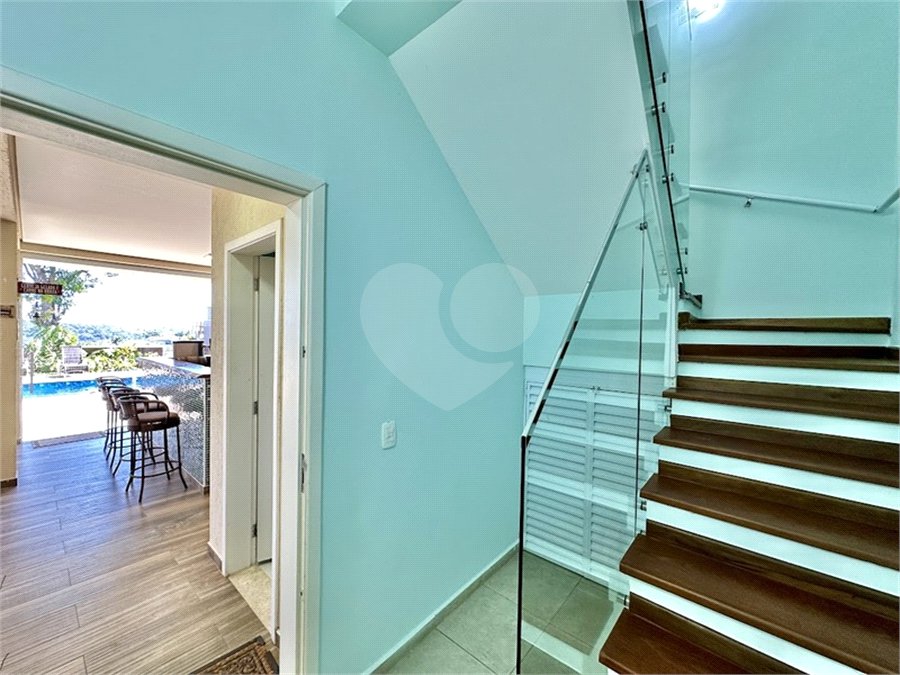 Casa à venda com 3 suítes no condomínio Golf Village, Carapicuíba - SP