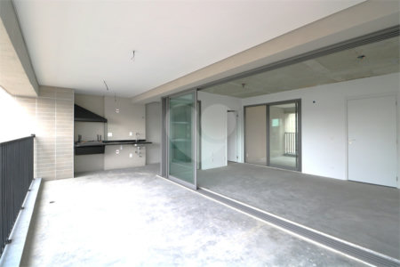 Apartamento à venda com 3 suítes em Moema, São Paulo, SP