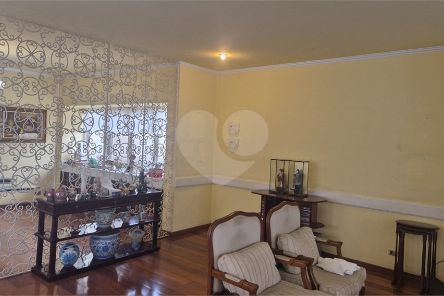 Casa à venda com 4 quartos, sendo 3 suítes, no condomínio Chácara das Rosas, São Paulo - SP