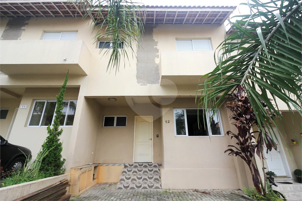 Casa à venda com 3 quartos, sendo 1 suíte, no condomínio Village St. Louis, São Paulo - SP