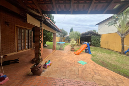 Casa à venda com 3 quartos, sendo 1 suíte, em Parque Santa Marta, São Carlos, SP