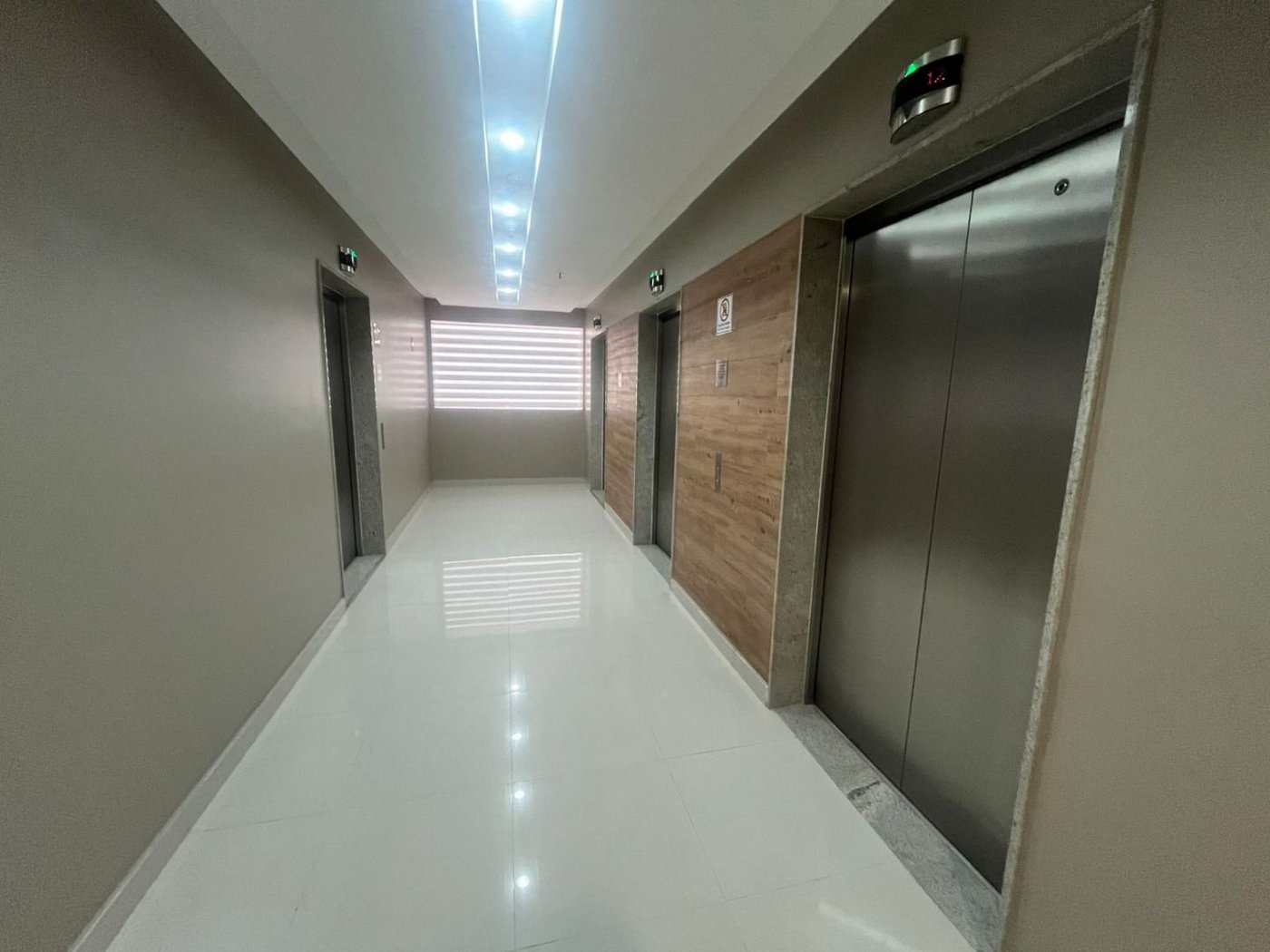 Sala Comercial para Locação Anual no Helbor Offices Santos | Moderna, Mobiliada e Pronta para Uso