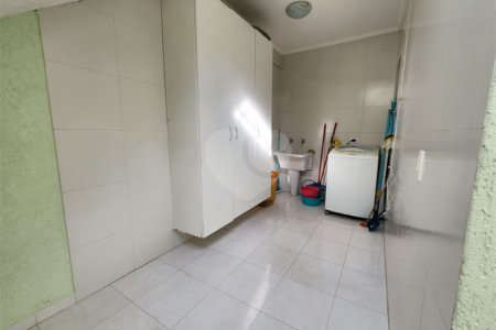 Casa à venda com 4 quartos, sendo 3 suítes,  em Vila Rosália, Guarulhos, SP