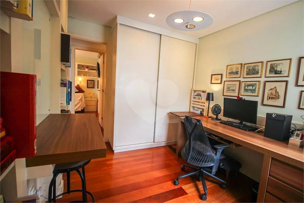 Apartamento à venda com 3 suítes em Real Parque, São Paulo, SP