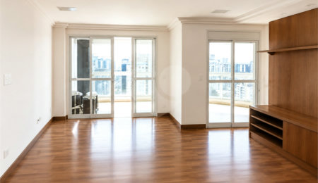 Apartamento à venda com 3 suítes em Moema, São Paulo, SP