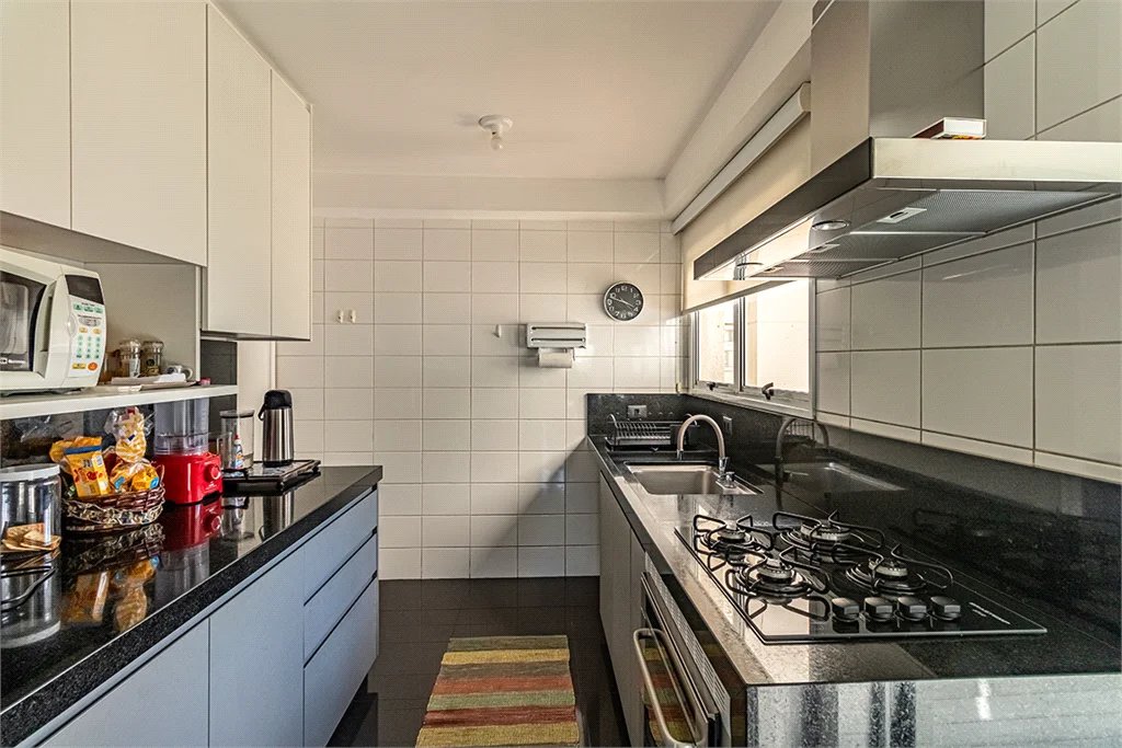 Apartamento à venda com 3 quartos, sendo 1 suíte,  em Pinheiros, São Paulo, SP