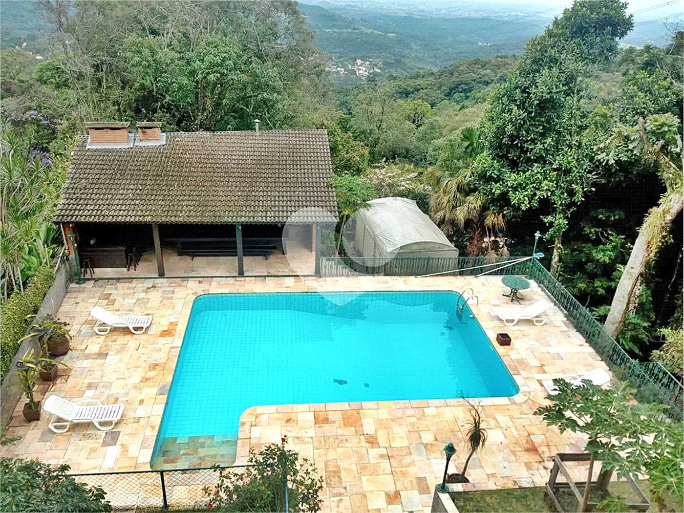 Casa à venda com 5 quartos, sendo 4 suítes, em Roseira, Mairiporã, SP