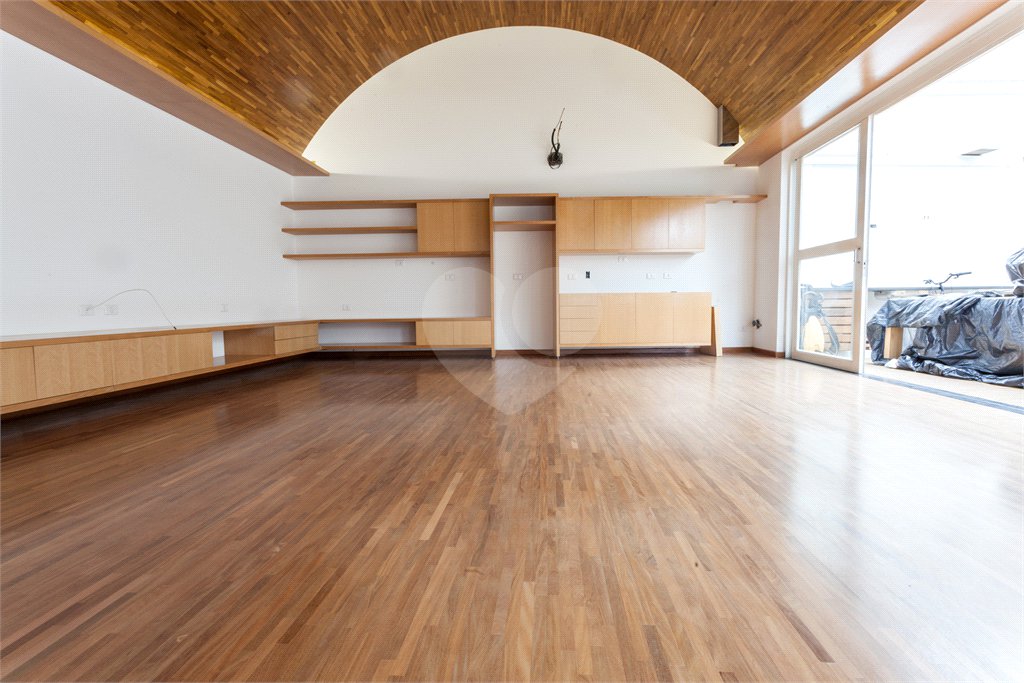 Casa de Vila à venda com 5 quartos, sendo 4 suítes, em Chácara Santo Antônio, São Paulo, SP