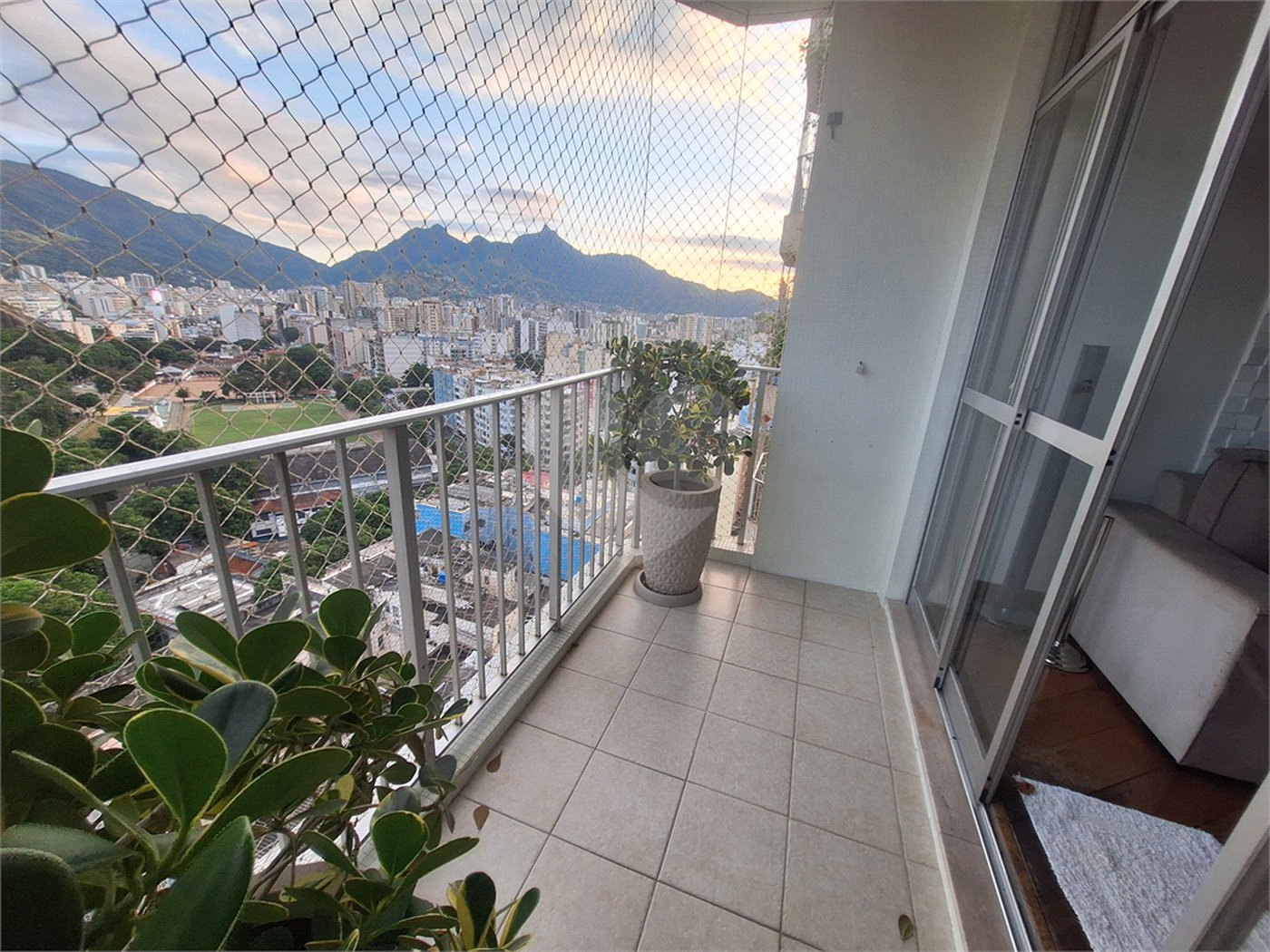 Apartamento à venda com 3 quartos, sendo 1 suíte, em Maracanã, Rio de Janeiro, RJ