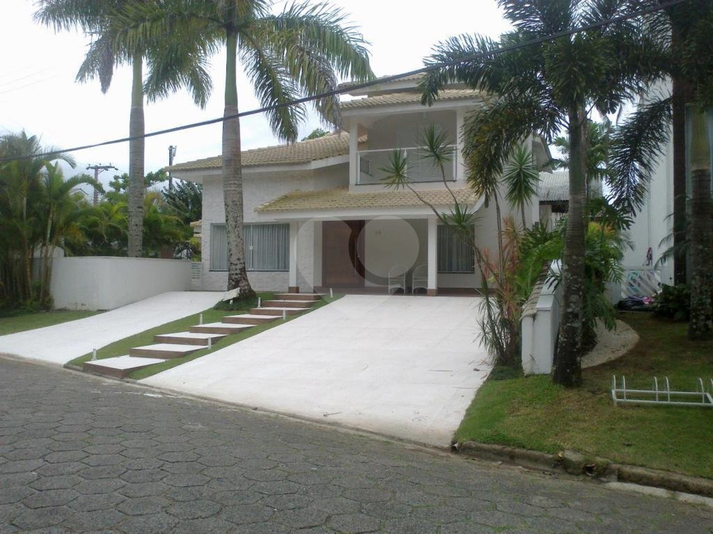 Sobrado à venda com 5 suítes em Enseada, Bertioga, SP