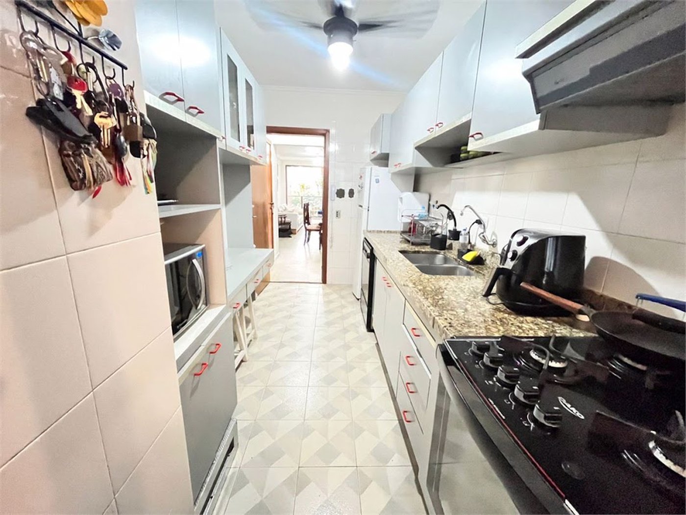 Apartamento com 2 Quartos e 2 Vagas à Venda em Pitangueiras – Guarujá/SP