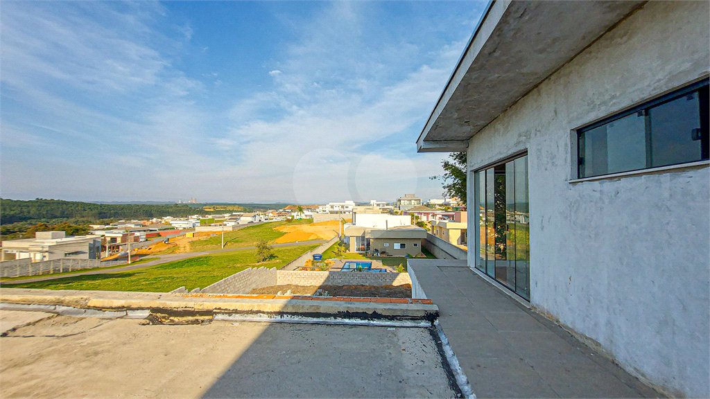 Casa à venda com 3 quartos, sendo 1 suíte, no condomínio Residencial Fazenda Alta Vista, Salto de Pirapora - SP