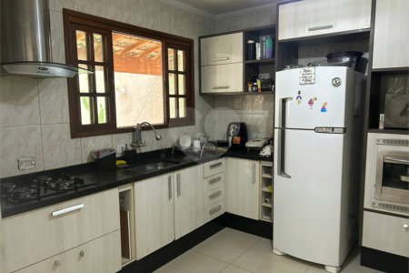 Casa à venda com 3 quartos, sendo 1 suíte, em Jardim Imperador, Suzano, SP
