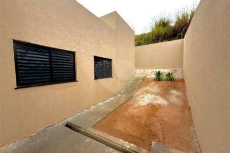Casa à venda com 3 quartos, sendo 1 suíte,  em Loteamento Vale das Flores, Atibaia, SP
