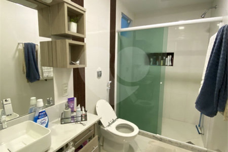 Casa à venda com 4 quartos, sendo 2 suítes, no condomínio Golden Village, Rio de Janeiro - RJ