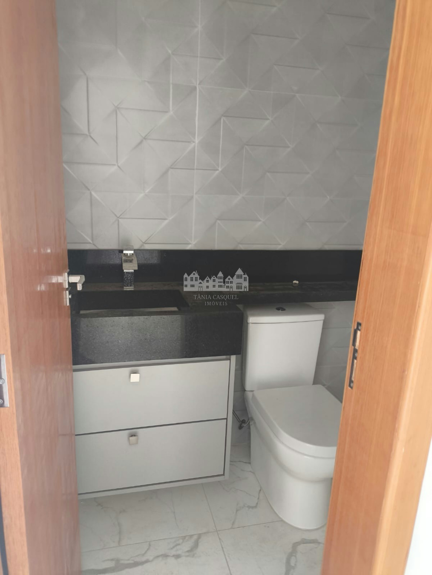 Casa à venda com 4 suítes no condomínio Shambala 2, Atibaia - SP