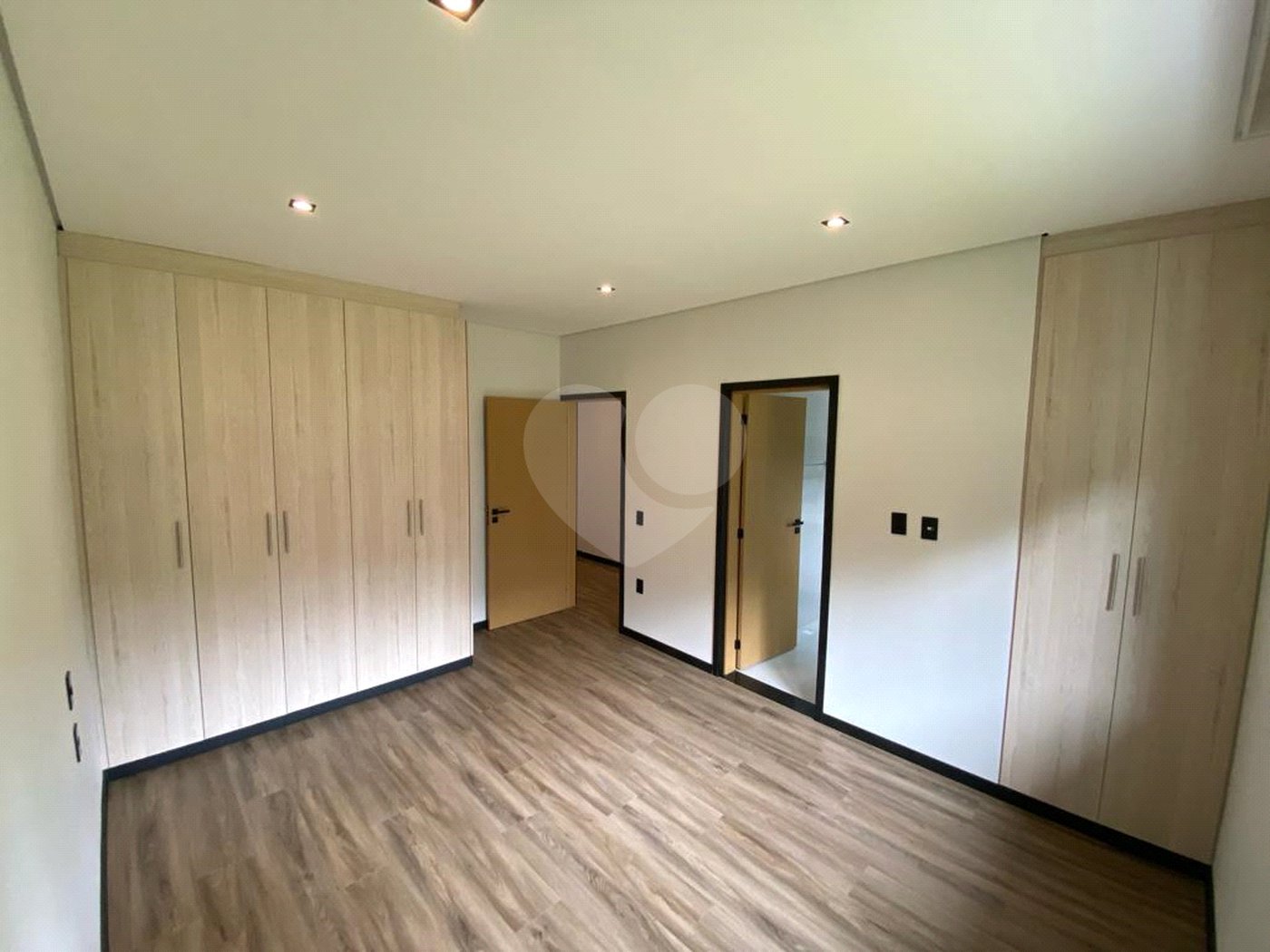 Casa à venda com 4 quartos, sendo 3 suítes,  no condomínio Jardim das Palmeiras, Bragança Paulista - SP