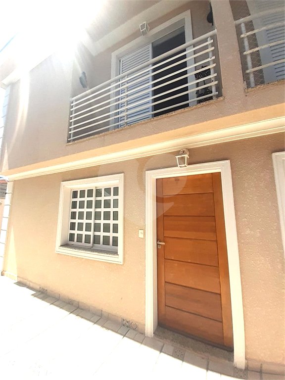 Casa à venda com 3 quartos, sendo 1 suíte, no condomínio Apeu, São Paulo - SP