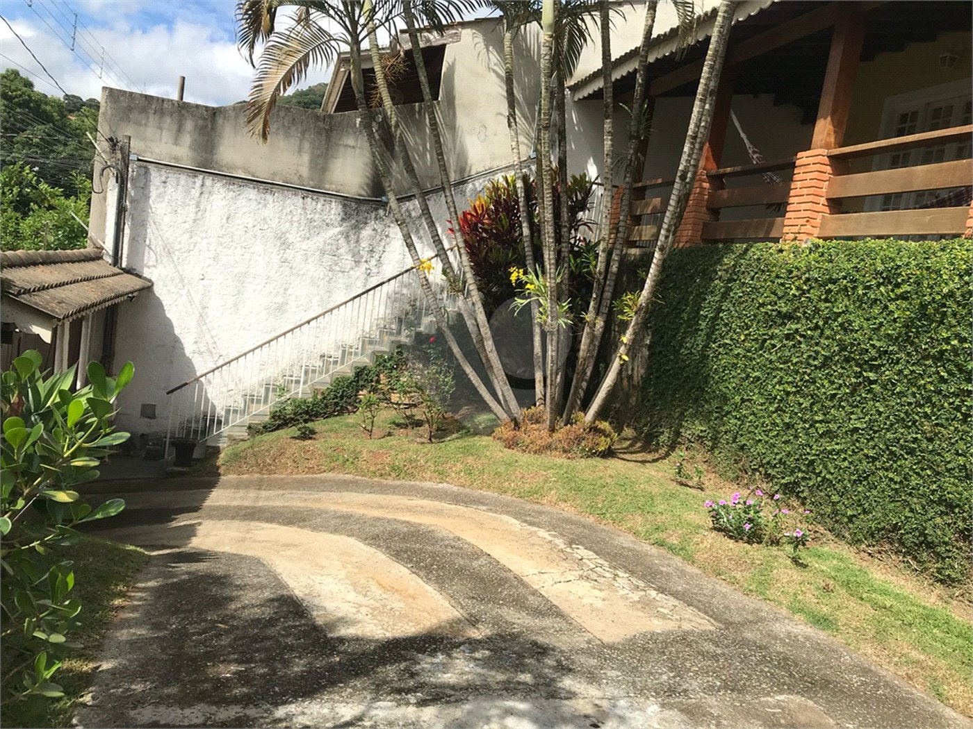 Casa à venda com 5 quartos, sendo 2 suítes,  em Jardim Maristela, Atibaia, SP
