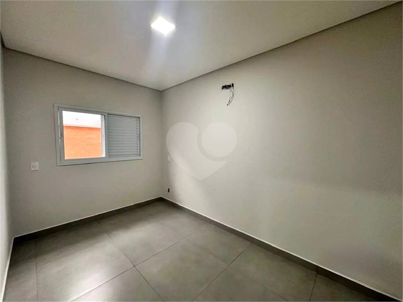 Casa à venda com 3 quartos, sendo 1 suíte, no condomínio Residencial Villa Verona, Sorocaba - SP