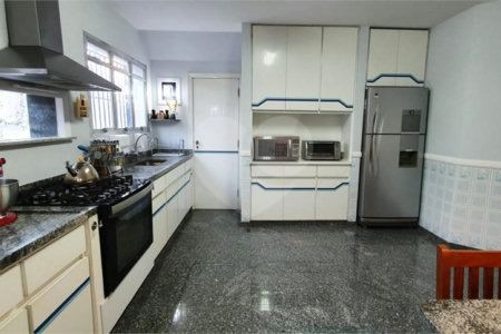 Casa à venda com 5 suítes em Jardim Leonor, São Paulo, SP
