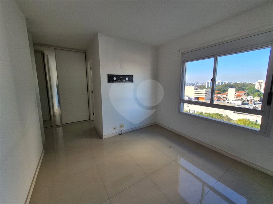 Apartamento à venda com 3 quartos, sendo 1 suíte,  em Jardim Olympia, São Paulo, SP