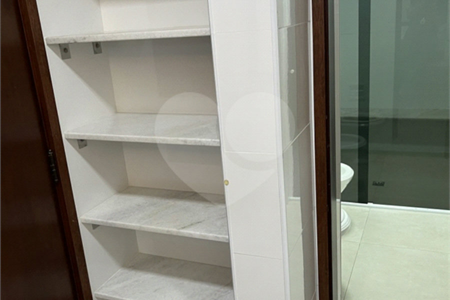 Apartamento à venda ou para alugar com 3 quartos, sendo 1 suíte, em Enseada, Guarujá, SP
