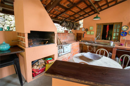 Chácara à venda com 4 quartos, sendo 2 suítes, em Vila Santa Rita, São Roque, SP