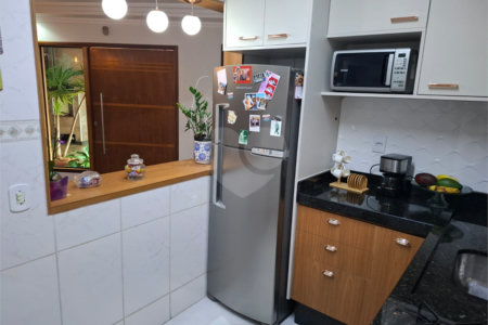 Casa à venda com 2 suítes em Vila Figueira, Suzano, SP