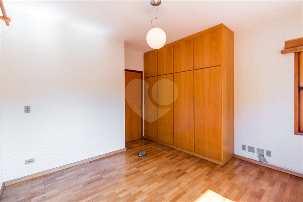 Sobrado à venda com 4 quartos, sendo 1 suíte,  em Jardim Marajoara, São Paulo, SP