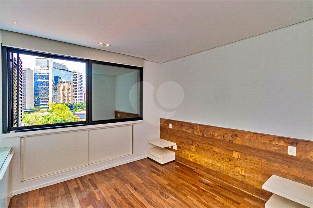 Apartamento à venda com 3 quartos, sendo 1 suíte, em Vila Olímpia, São Paulo, SP