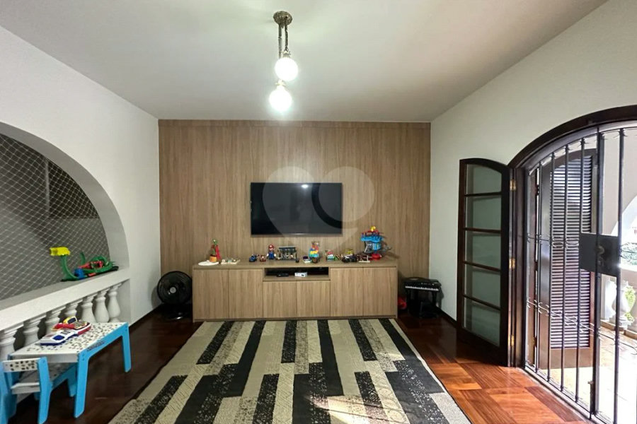 Casa assobradada à venda no bairro Nova Piracicaba, em Piracicaba/SP.