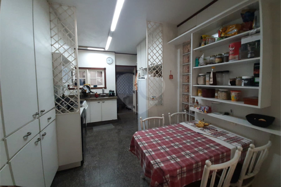 Casa à venda ou para alugar com 3 quartos, sendo 2 suítes, no condomínio Chácara das Rosas, São Paulo - SP
