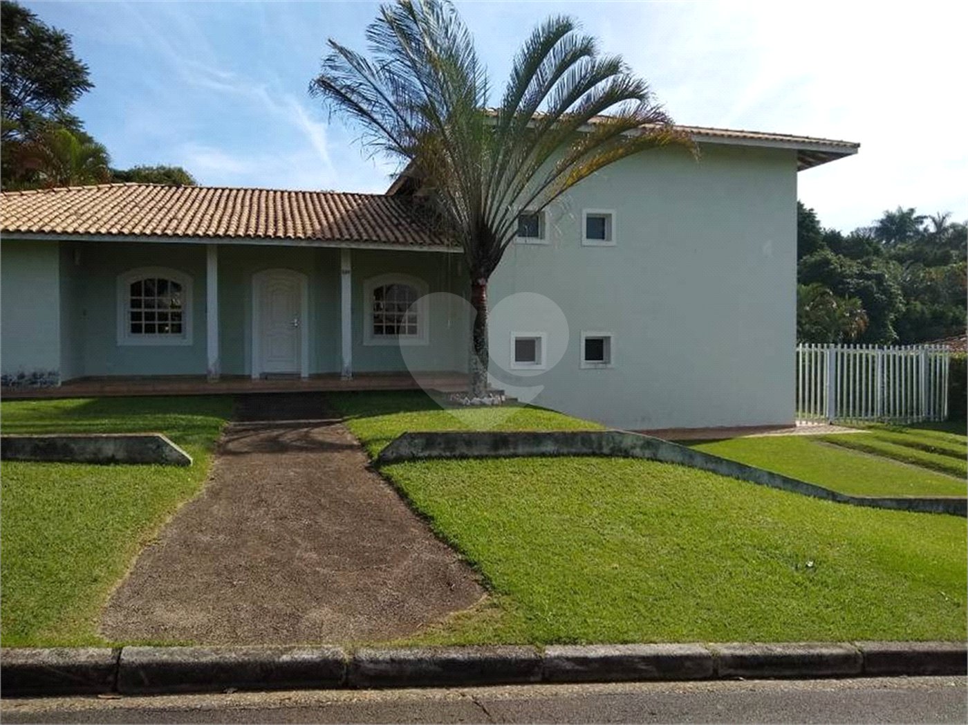 Casa à venda com 5 quartos, sendo 3 suítes, no condomínio Ville Chamonix, Itatiba - SP