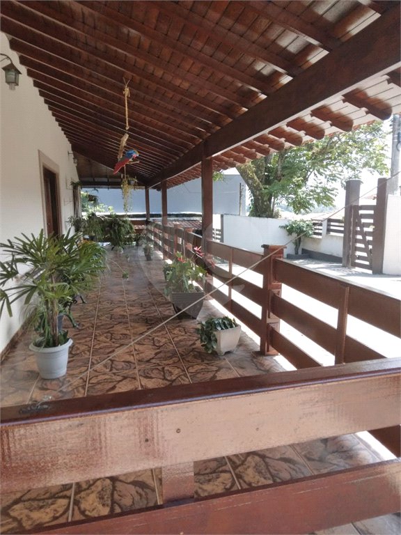 Casa à venda com 4 quartos, sendo 3 suítes,  em Vila Áurea, Poá, SP