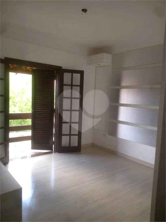 Casa à venda com 4 quartos, sendo 1 suíte,  em Vila Suissa, Mogi das Cruzes, SP
