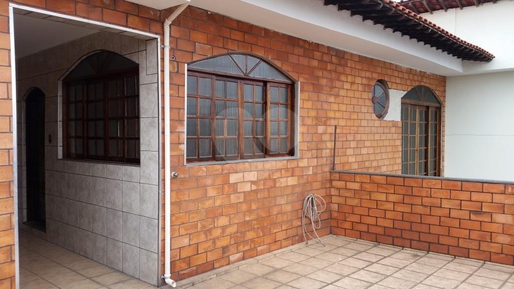 Sobrado à venda com 4 quartos em Vila Guilherme, São Paulo, SP