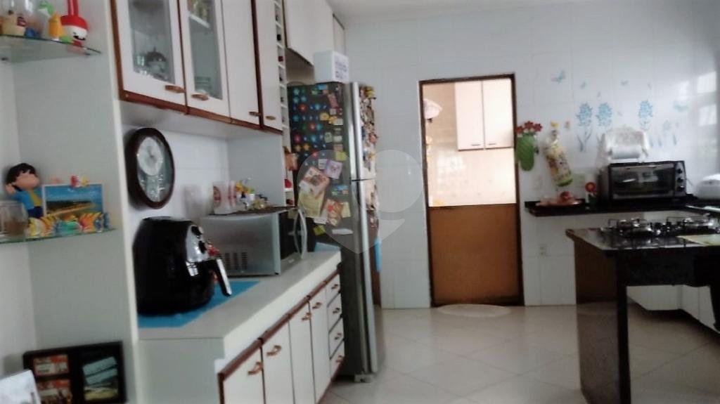 Sobrado à venda com 4 quartos, sendo 2 suítes, em Vila Nivi, São Paulo, SP