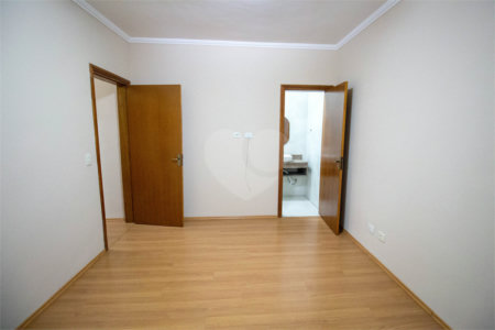 Casa à venda com 3 quartos, sendo 1 suíte, no condomínio Vilaregio, São Roque - SP