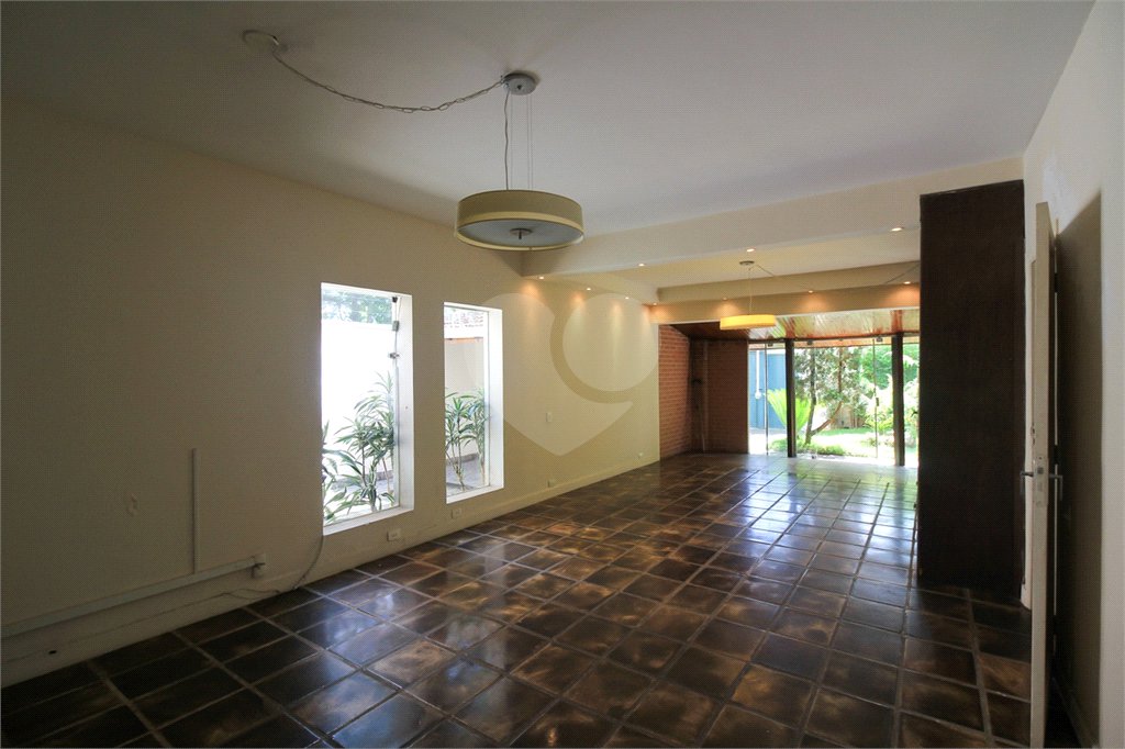 Casa à venda com 3 quartos, sendo 1 suíte, em Indianópolis, São Paulo, SP