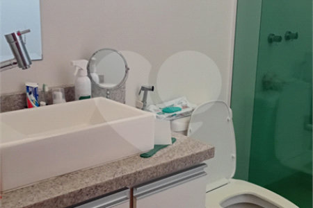 Sobrado à venda com 4 quartos, sendo 2 suítes,  em Vila Gilda, Santo André, SP