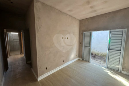 Casa em condominio em reta final de obras