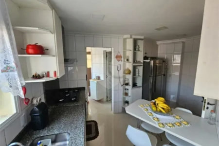 Casa à venda com 3 quartos, sendo 2 suítes, no condomínio Vila Borghese, São Paulo - SP